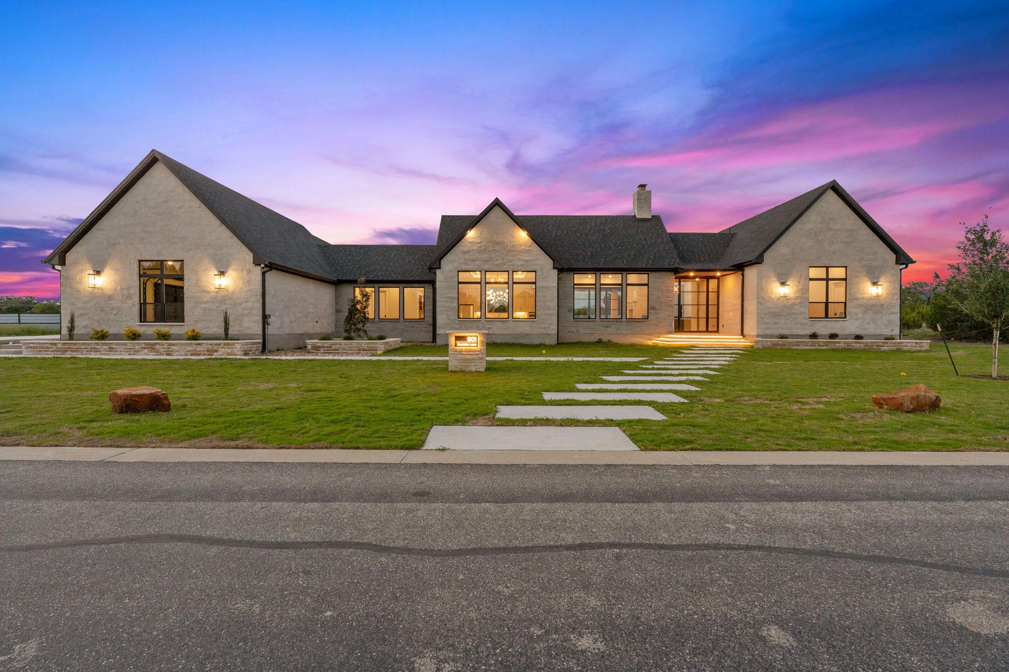 501 Rawhide Ln, Florence, TX 76527