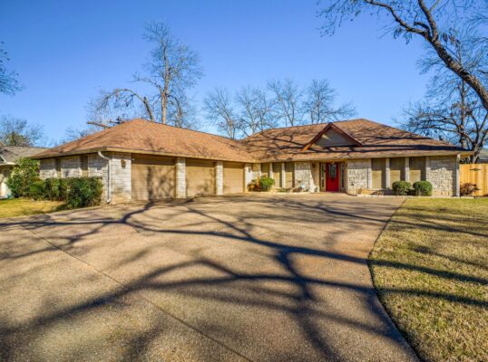 330 Columbine St, Meadowlakes