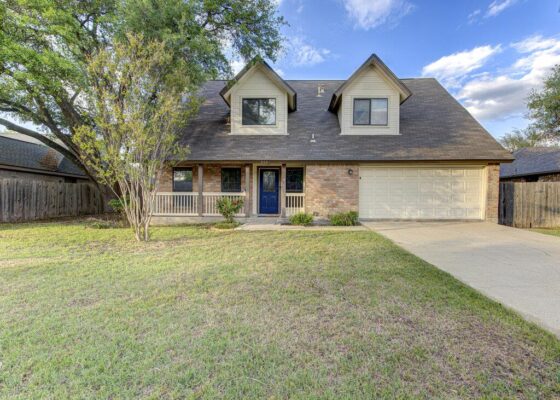 208 Oak Ridge Dr, Pflugerville