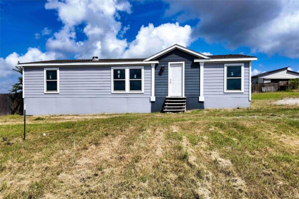 136 Alameda Dr, Cedar Creek