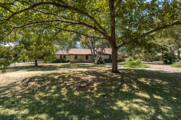 315 Caracara Dr, Buda