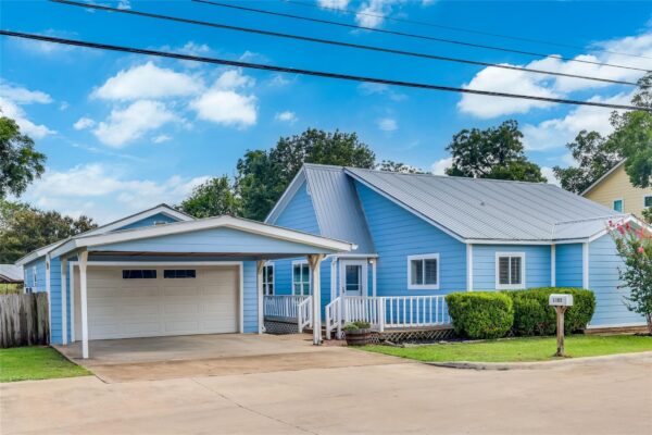 1105 Farm St, Bastrop