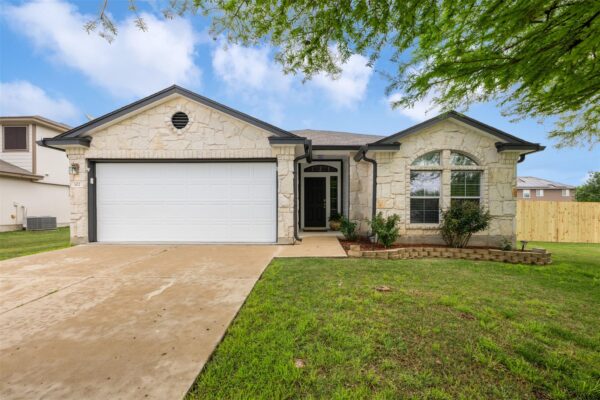 102 Anderson St, Hutto