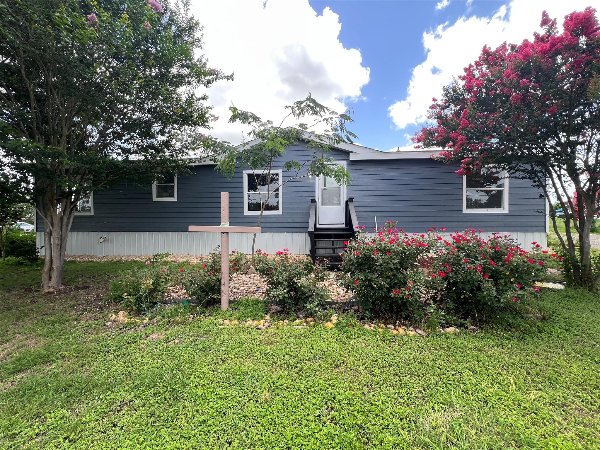 330 Grandview Dr, San Marcos, TX 78666