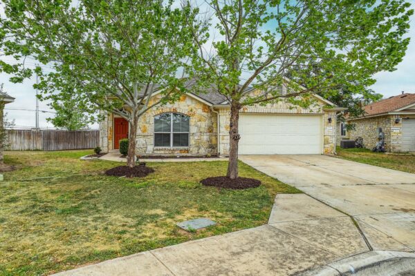 106 Double Barrel Ct, Bastrop