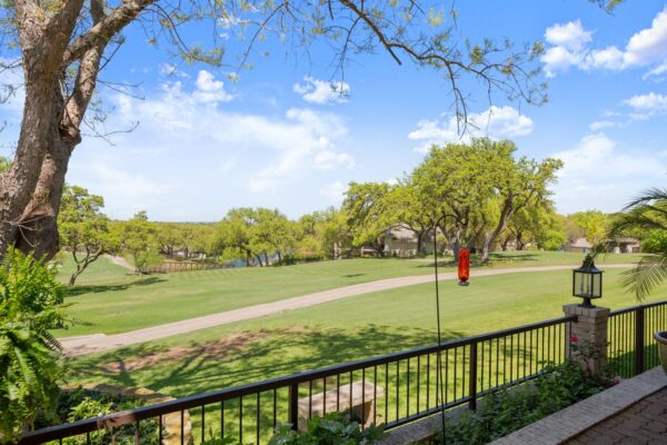 6 Links Ct, Lakeway