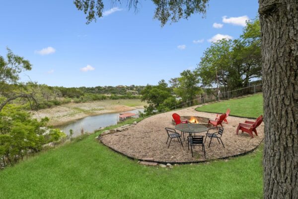 25420 Cove Dr, Spicewood