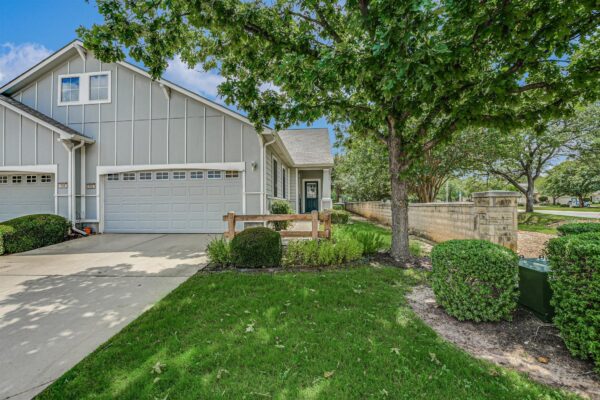 102 Portsmouth Dr, Georgetown