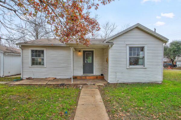 921 W 5th St, Taylor