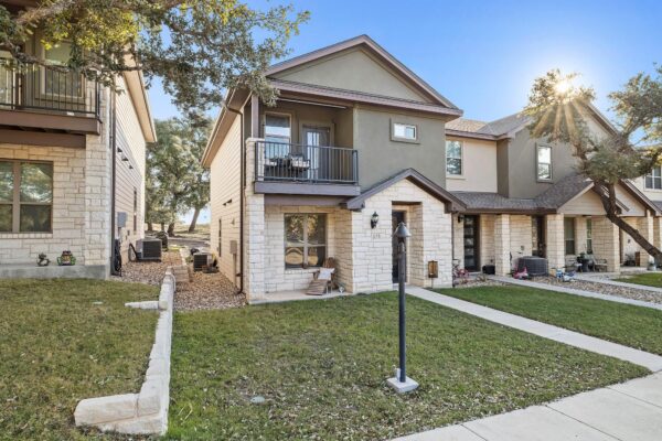 575 Demarett Dr, Point Venture