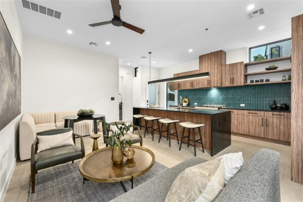 219 Lessin Ln #Unit 6, Austin