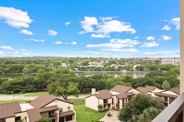 40 N Interstate 35 Hwy #8C4, Austin
