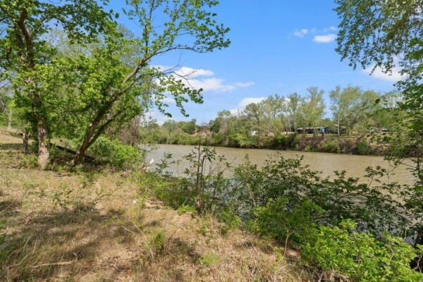 154 Shoreline Dr, Bastrop