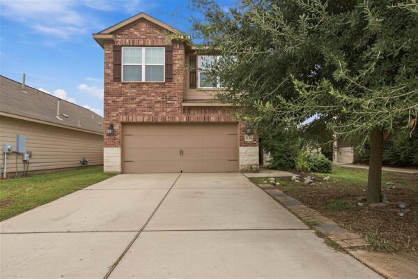 1524 Treeta Trl, Kyle