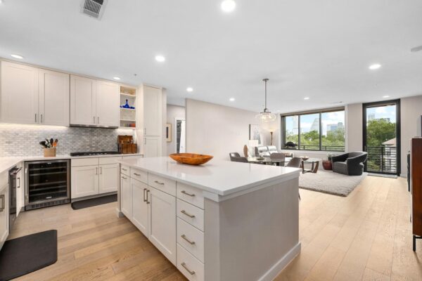 900 S 1st St #312, Austin