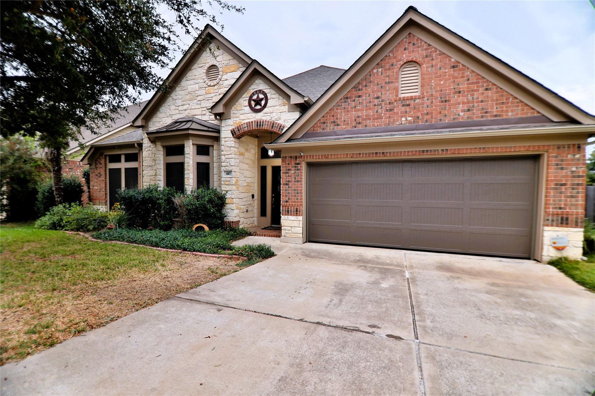 410 Olmos Dr, Leander