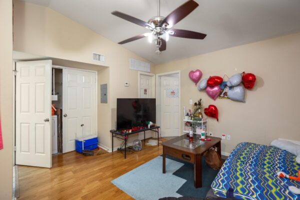 501 W 26th St #304, Austin