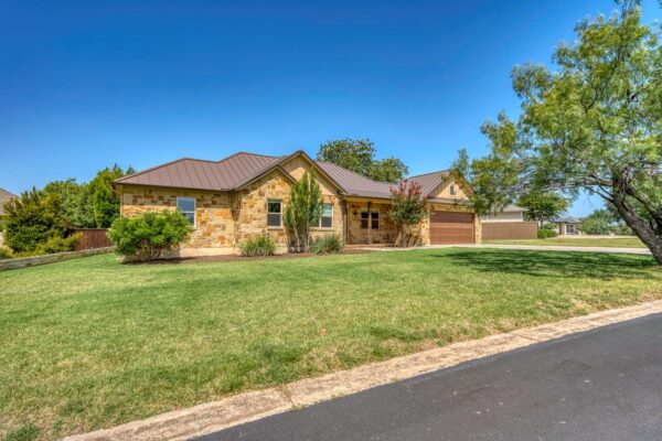 804 Four Oaks Ln, Marble Falls