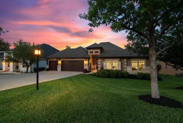 210 Lake Como Dr, Lakeway