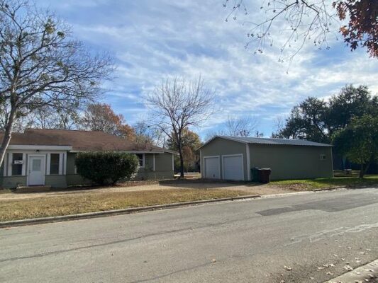 1034 Magnolia St, Lockhart