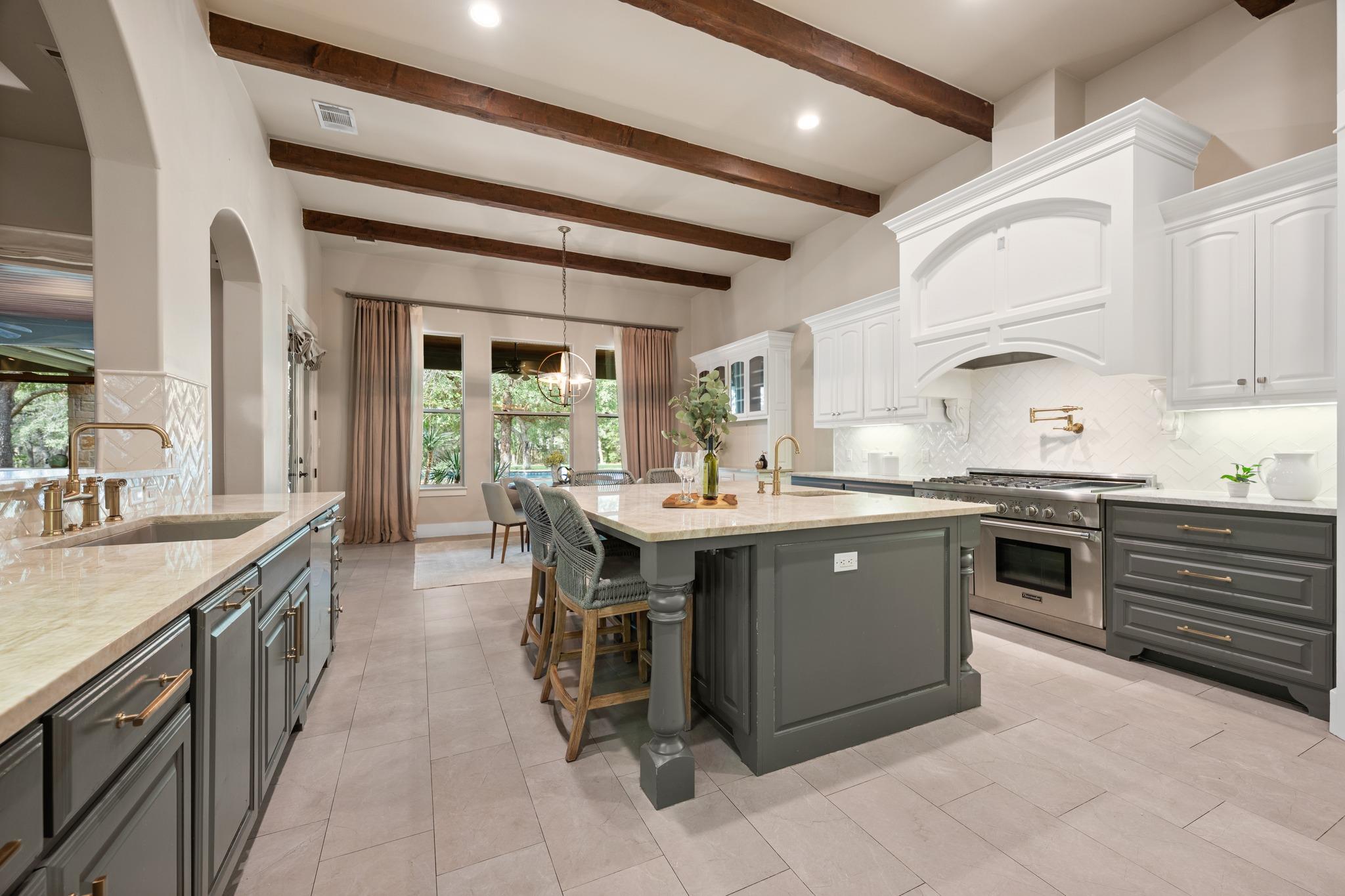 499 Arbors Cir, Elgin, TX 78621