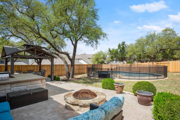2401 Yaupon Range Dr, Leander