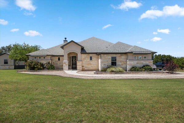 104 Draper Ln, Bertram