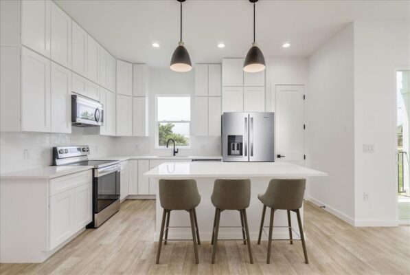 136 Lourdes Ct #B, Dripping Springs