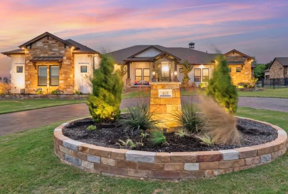 401 Highland Bluff Dr, Georgetown