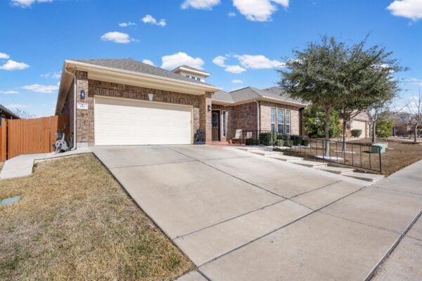381 Betony Loop, Buda