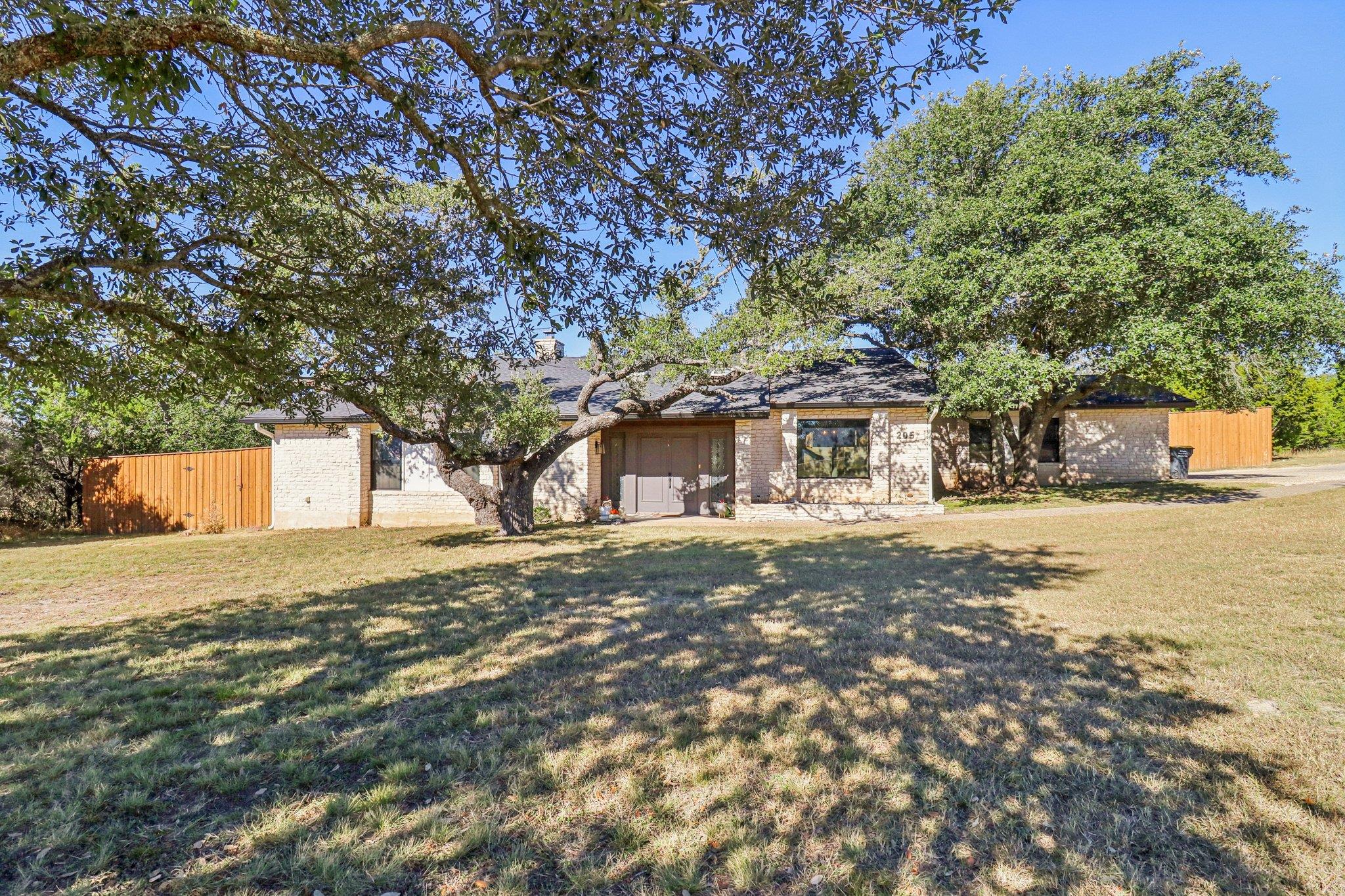 205 Northwood Hills Dr, Fredericksburg, TX 78624