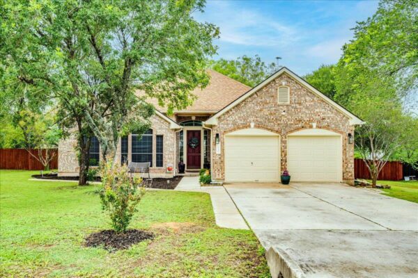 210 Meadow Woods Dr, Kyle