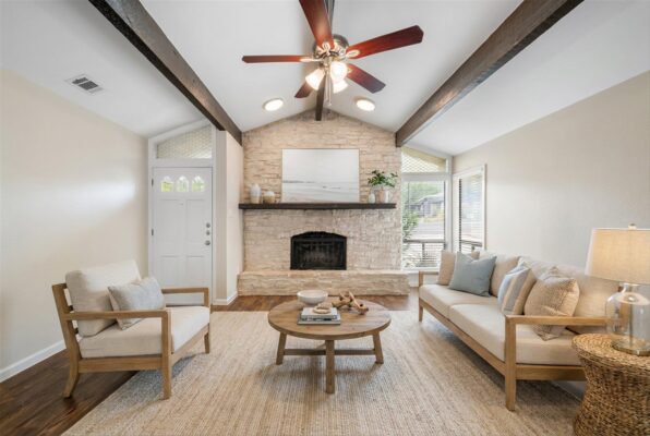802 Riddlewood Dr, Austin
