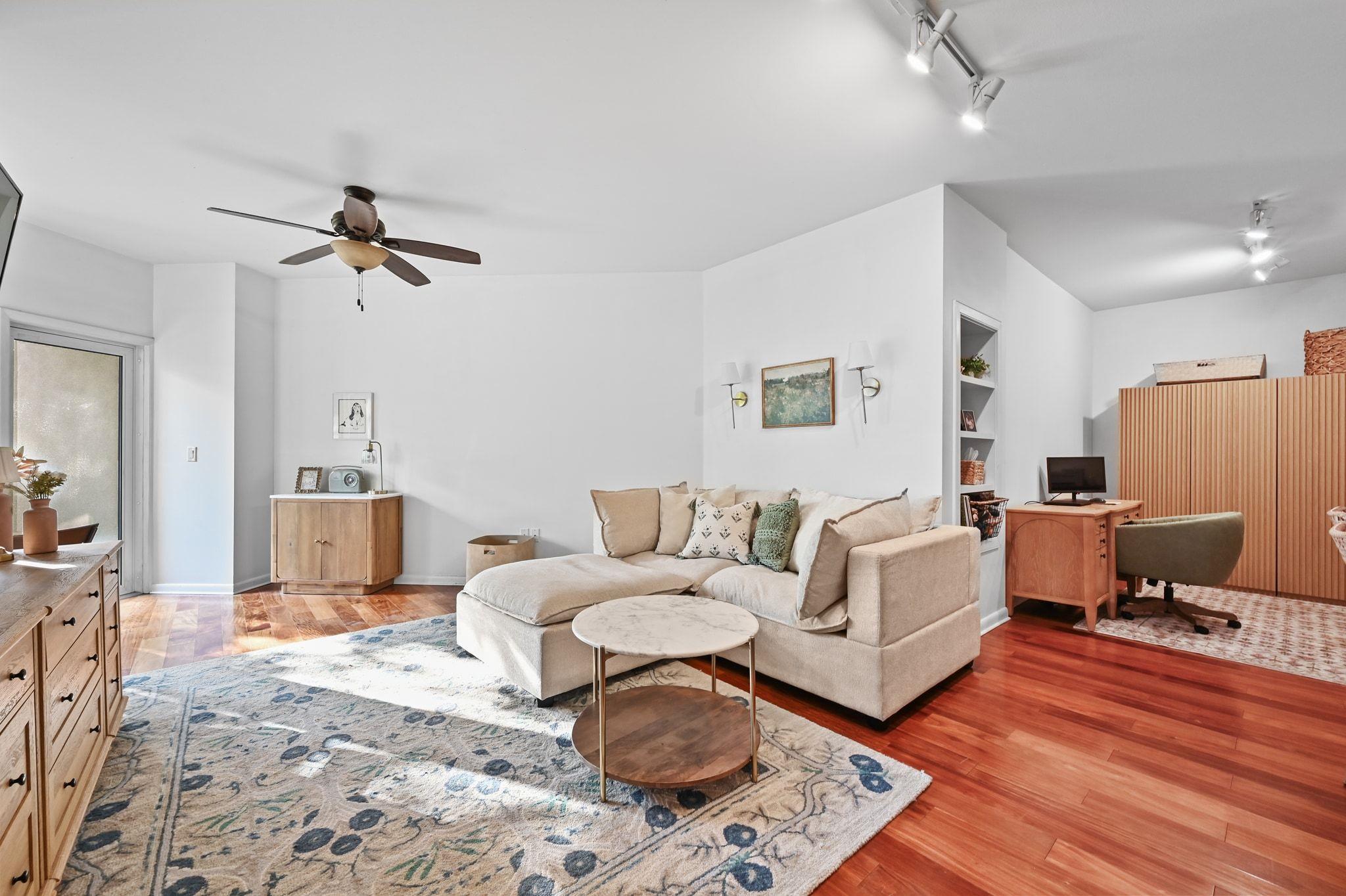 54 Rainey St #416, Austin, TX 78701