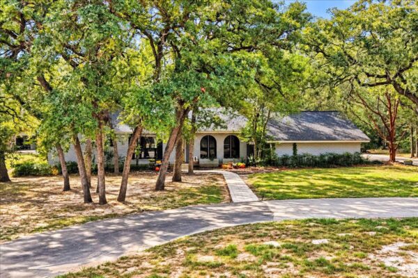 111 Post Oak Dr, Elgin
