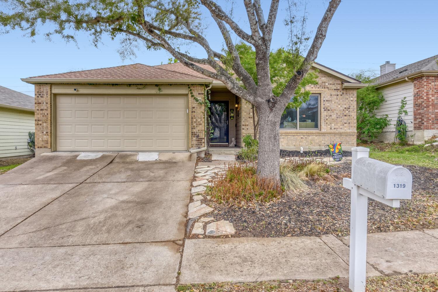 1319 Belmont Dr, San Marcos, TX 78666