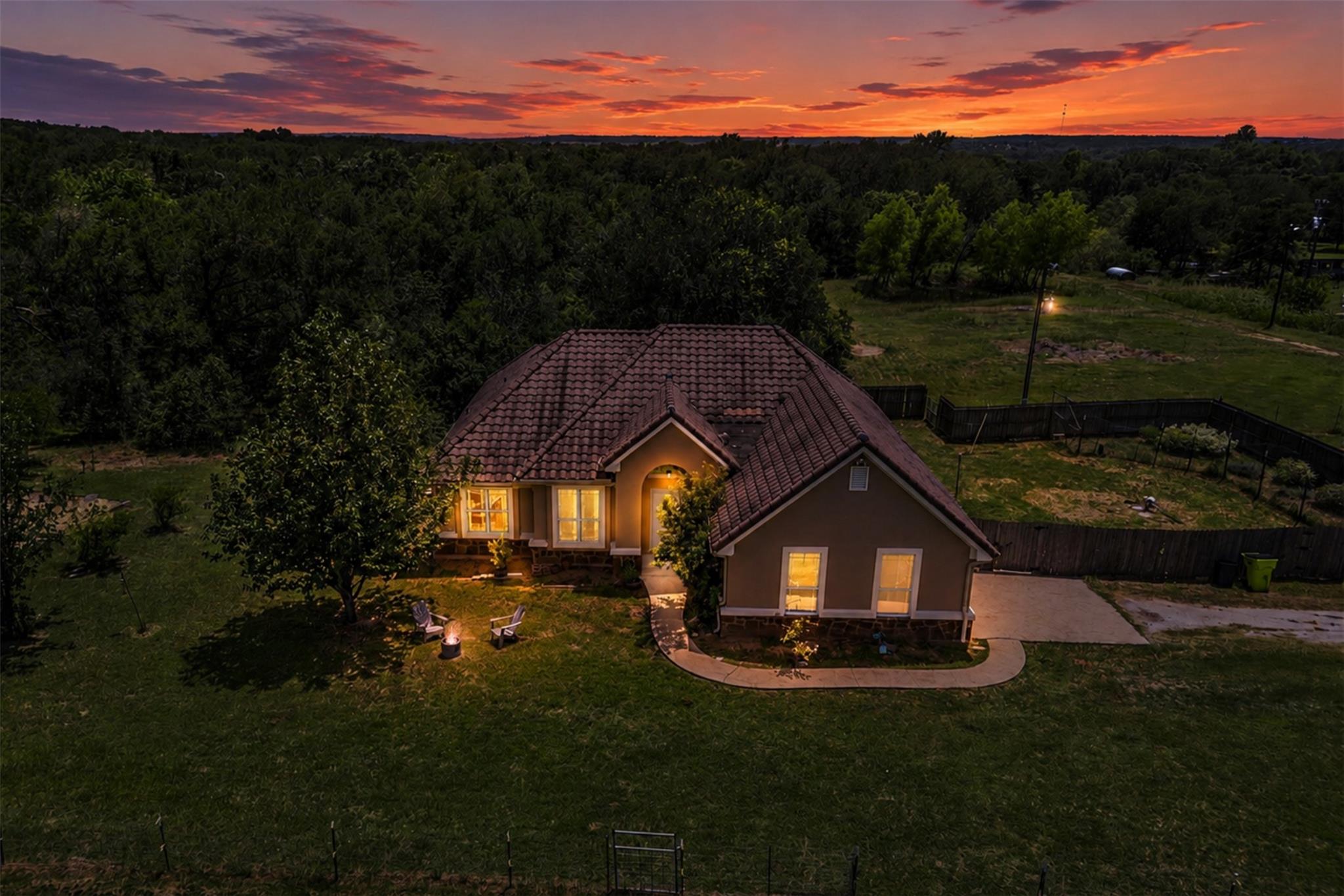 437 Balch Rd, Elgin, TX 78621