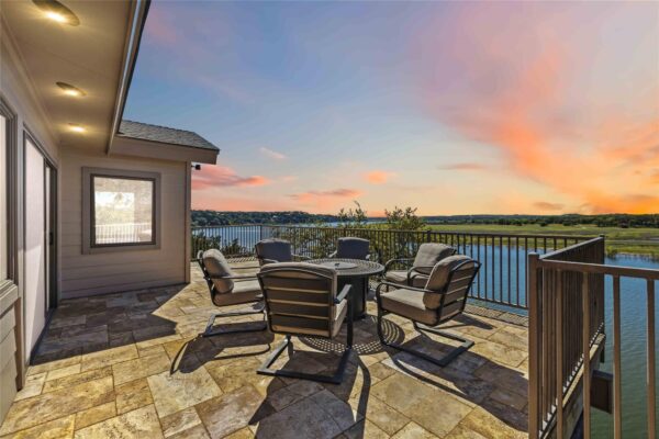 512 Harbor Dr #7, Spicewood