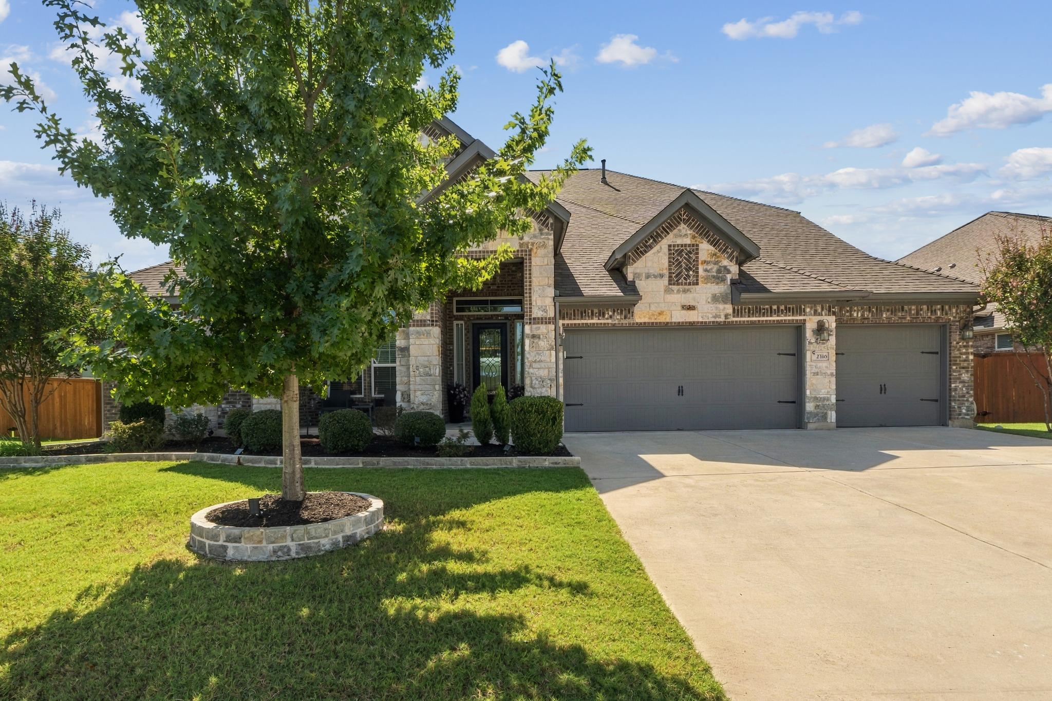 2316 Airport Dr, Leander, TX 78641