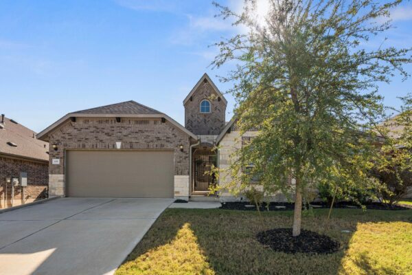 105 W Highfield St, Hutto