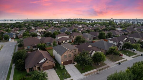 905 Oatmeal Dr, Pflugerville