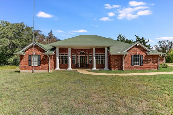 741 Knobbs Rd, McDade
