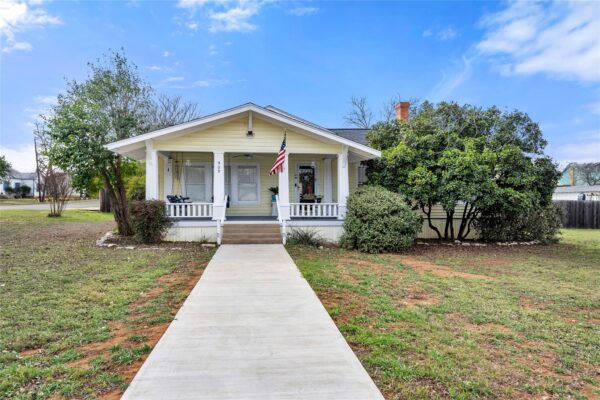 909 Flag St, Llano