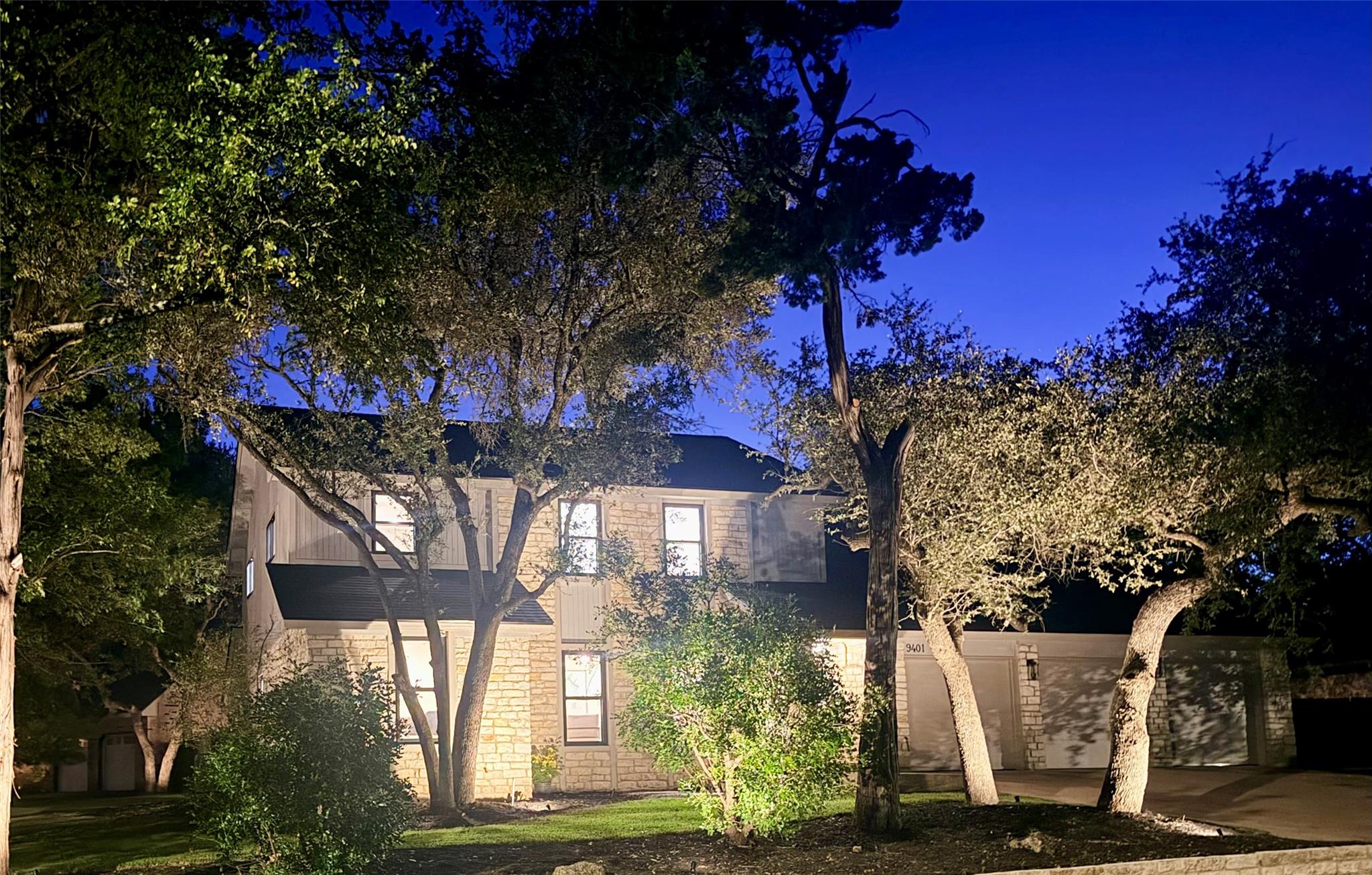 9401 Topridge Dr, Austin, TX 78750
