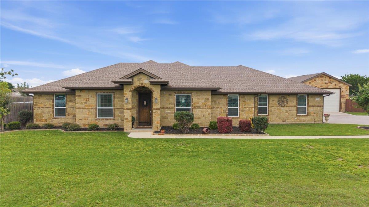 104 W Vienna Dr, Hutto, TX 78634