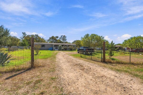 175 Las Estancias Dr, Cedar Creek
