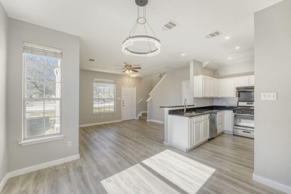 904 Sebastian Bnd #B, Pflugerville