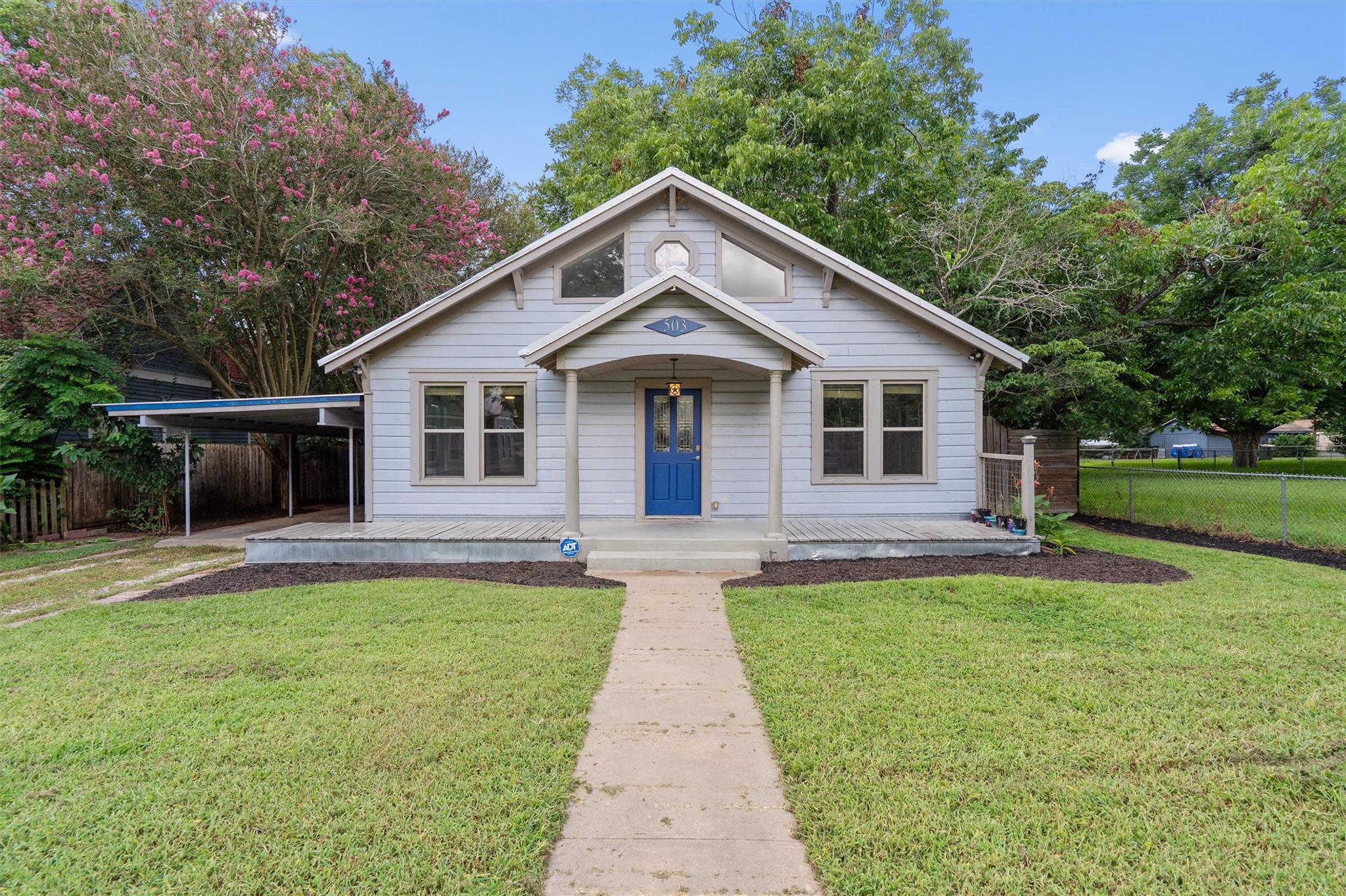 503 Short St, Smithville, TX 78957
