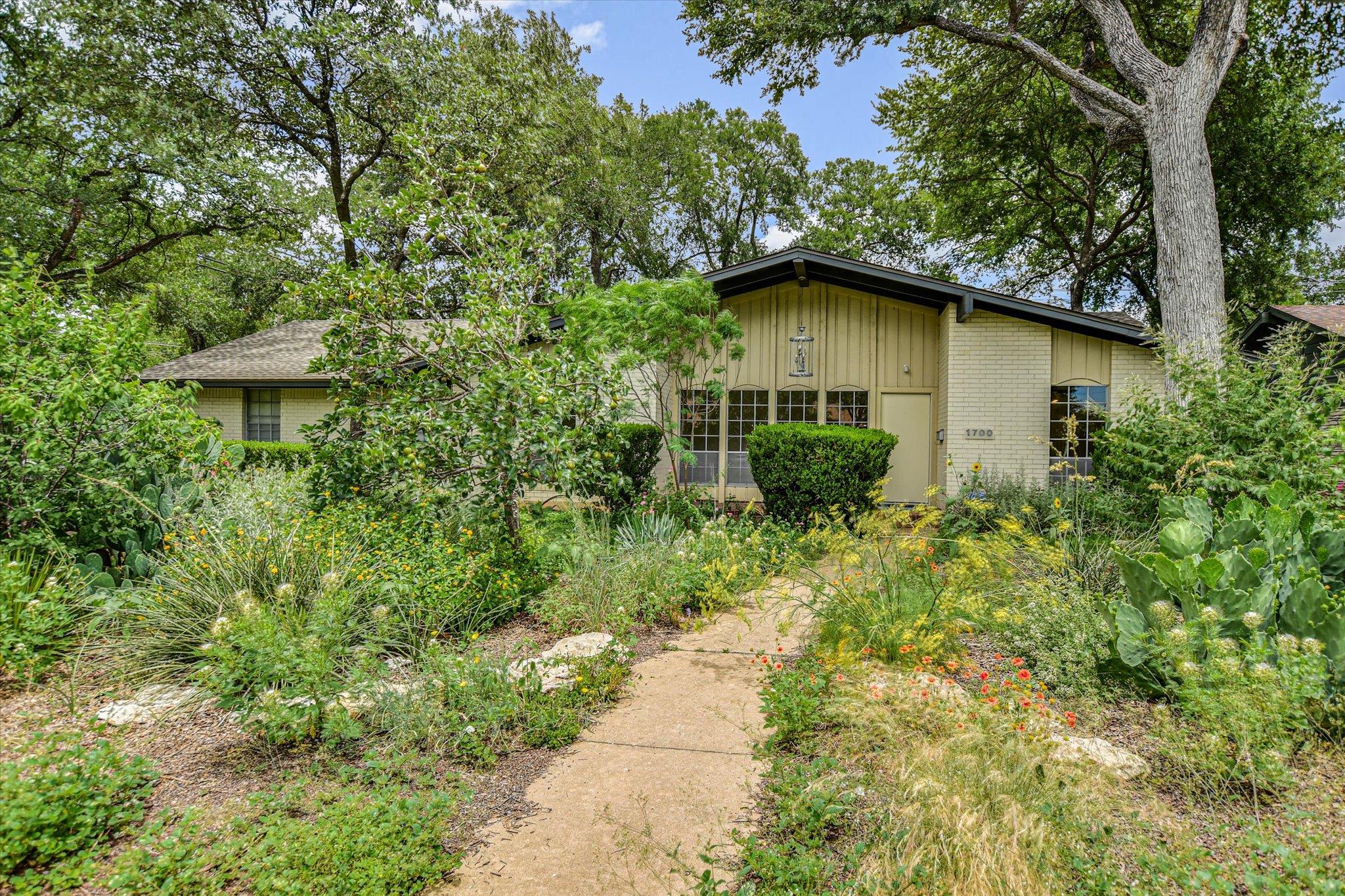 1700 Westmoor Dr, Austin, TX 78723