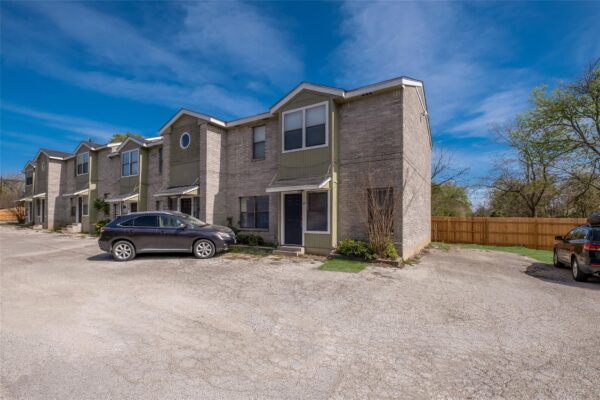 1221 W Hopkins St #16, San Marcos